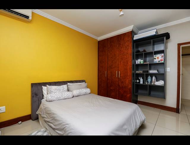 2 BEDROOM APARTMENT FOR SALE IN UMHLANGA RIDGE